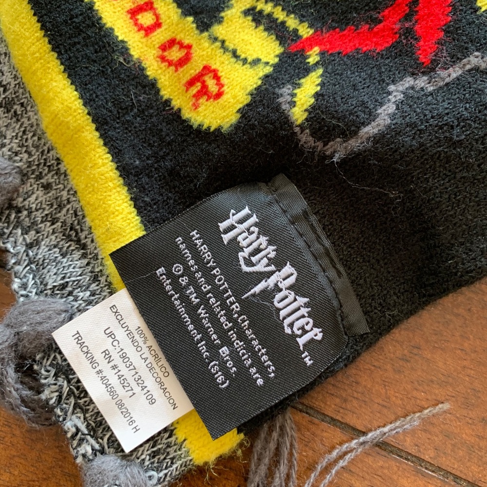 Harry Potter Scarf - Picture 3 of 3